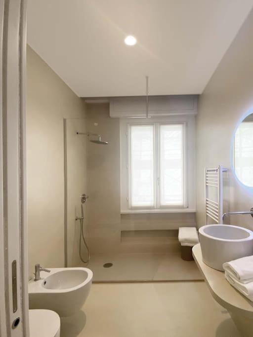 The Window On The Theatre And The Cathedral - Luxury Apartment Como Ngoại thất bức ảnh