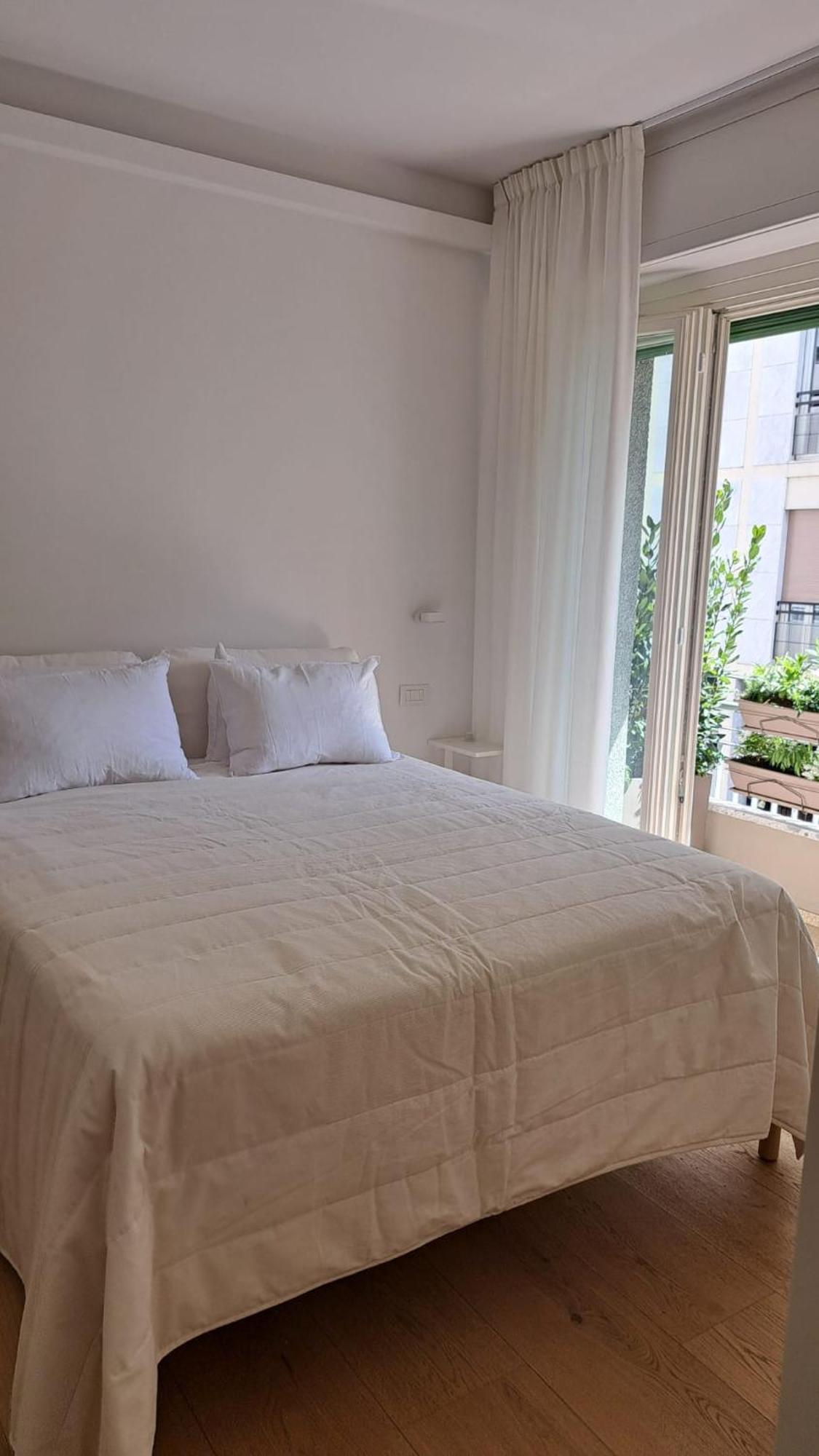 The Window On The Theatre And The Cathedral - Luxury Apartment Como Ngoại thất bức ảnh